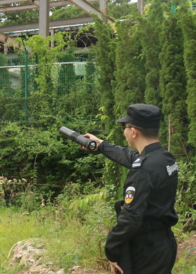 10000LM Güçlü Aydınlatma ile Kolay Kullanım GPS Sinyal Jammer El Feneri